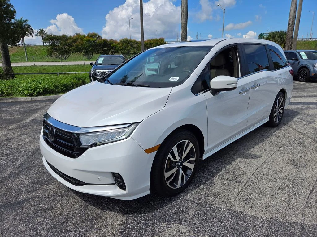 Used 2024 White Honda Touring image 18