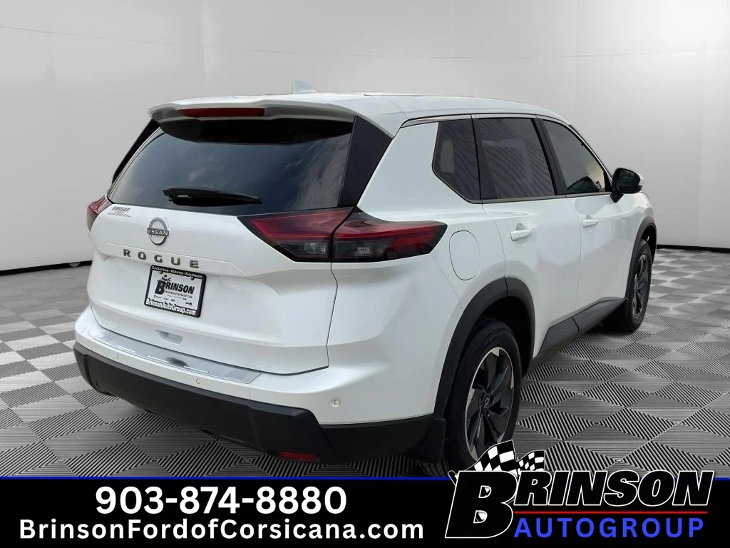 Used 2025 Everest White Pearl Nissan SV image 7