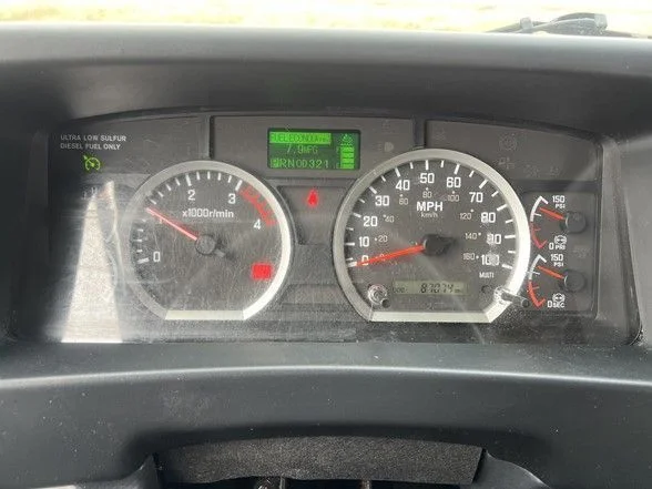 Used 2023 White Isuzu  image 19