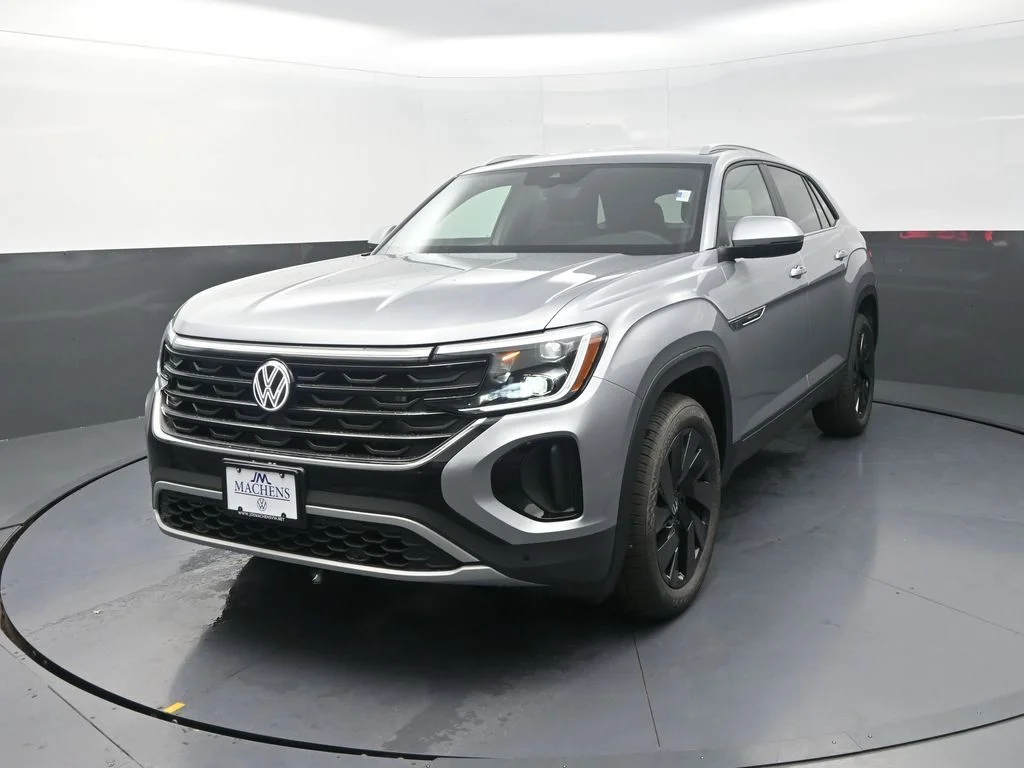 New 2026 Silver Volkswagen 2.0T SE w/Technology image 4