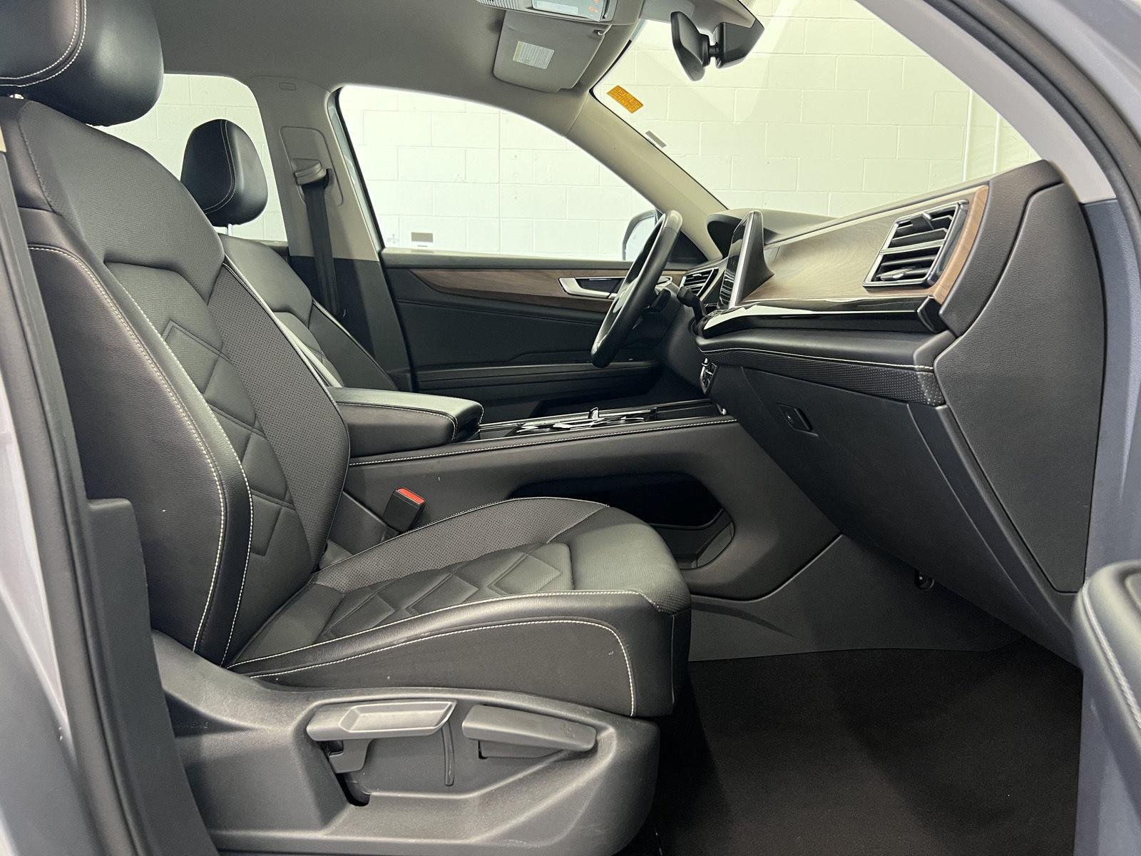 2025 Volkswagen Atlas SE w/Tech - Photo 28