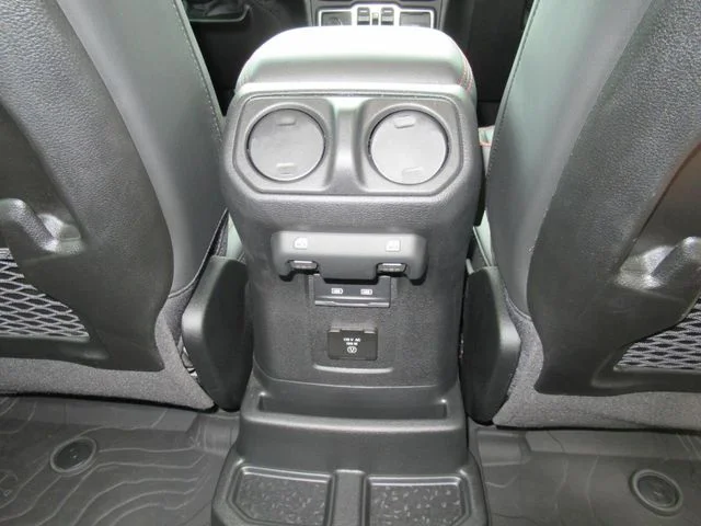 Certified Used 2025  Jeep Rubicon image 16