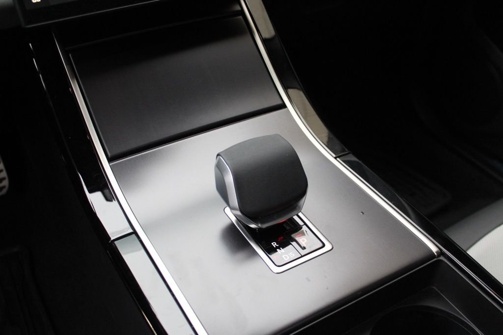 Used 2026  Land Rover Dynamic image 23