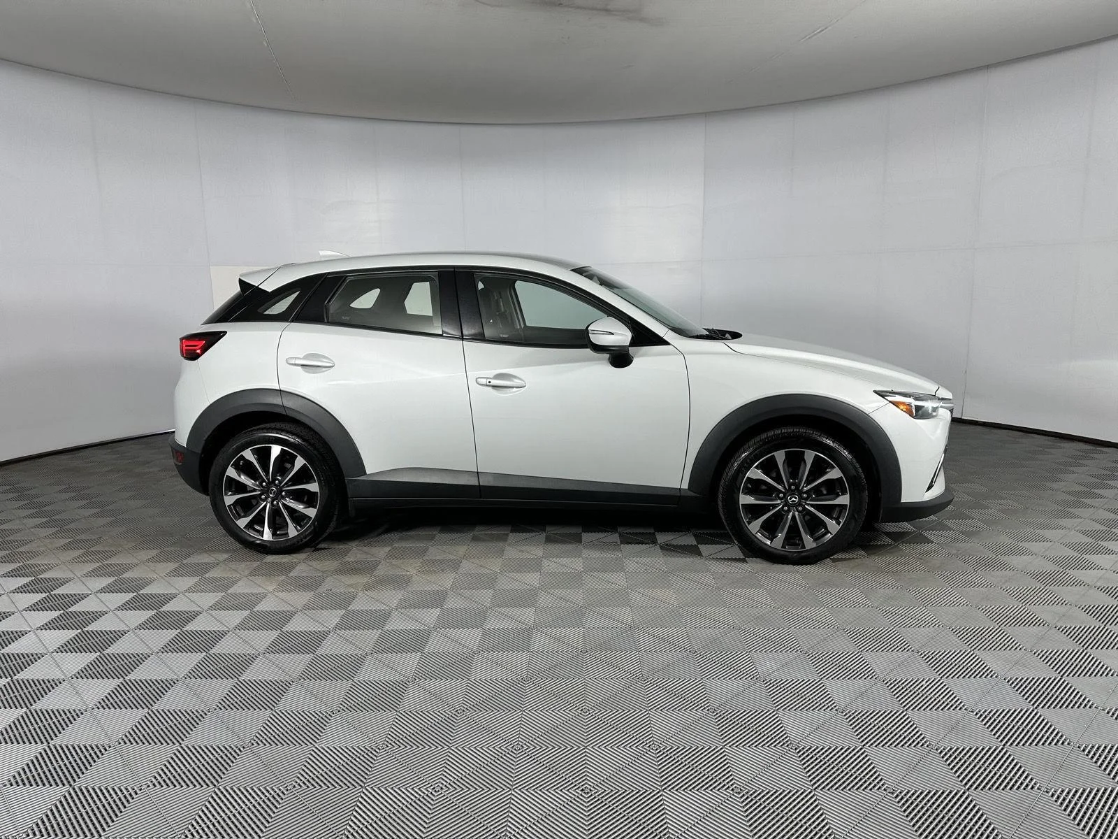 Used 2019 Ceramic Metallic Mazda Touring image 4