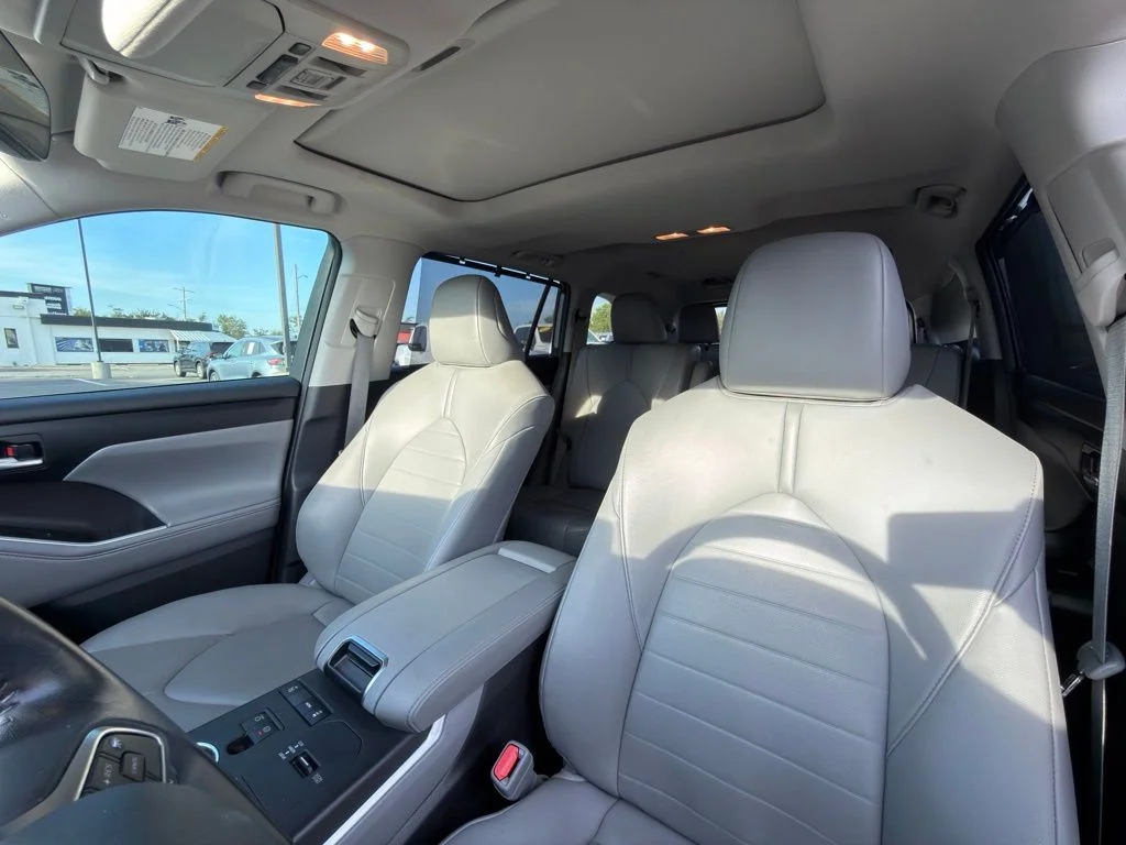 Certified Used 2020 Silver Toyota XLE image 11
