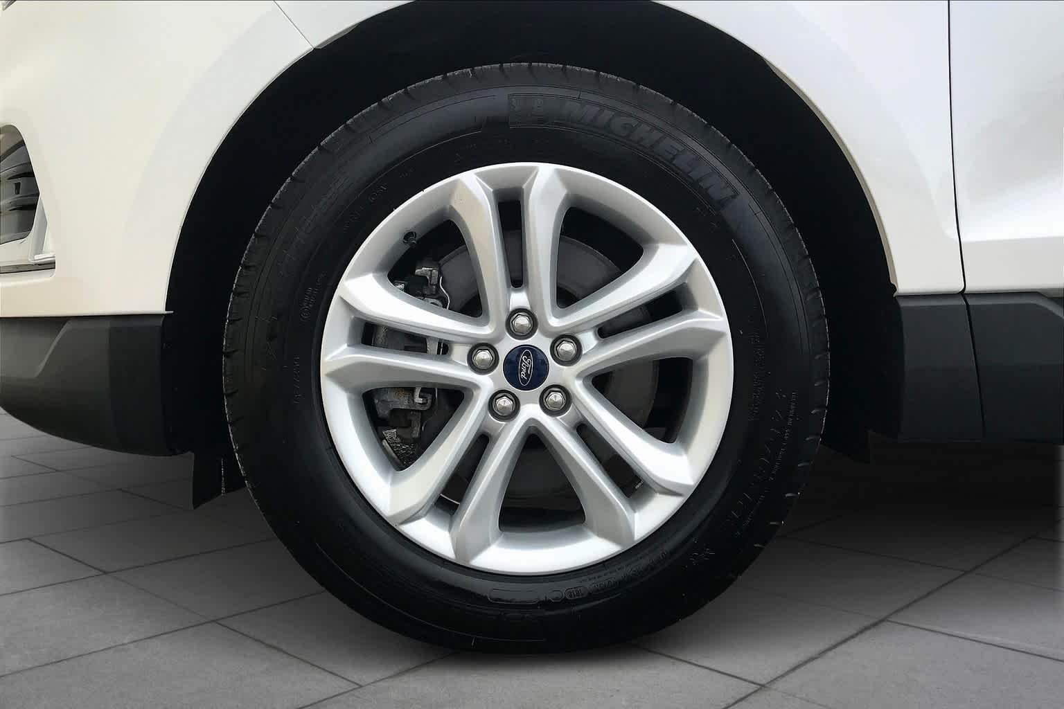 Used 2019 White Platinum Metallic Tri-Coat Ford SEL image 11