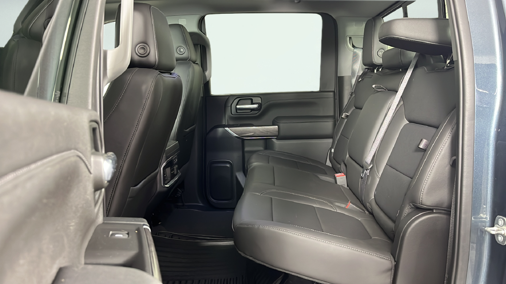 Used 2020 Shadow Gray Metallic Chevrolet LTZ image 16