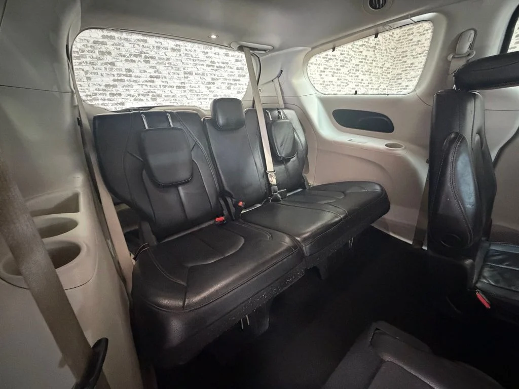 Used 2022 White Chrysler Touring L image 11
