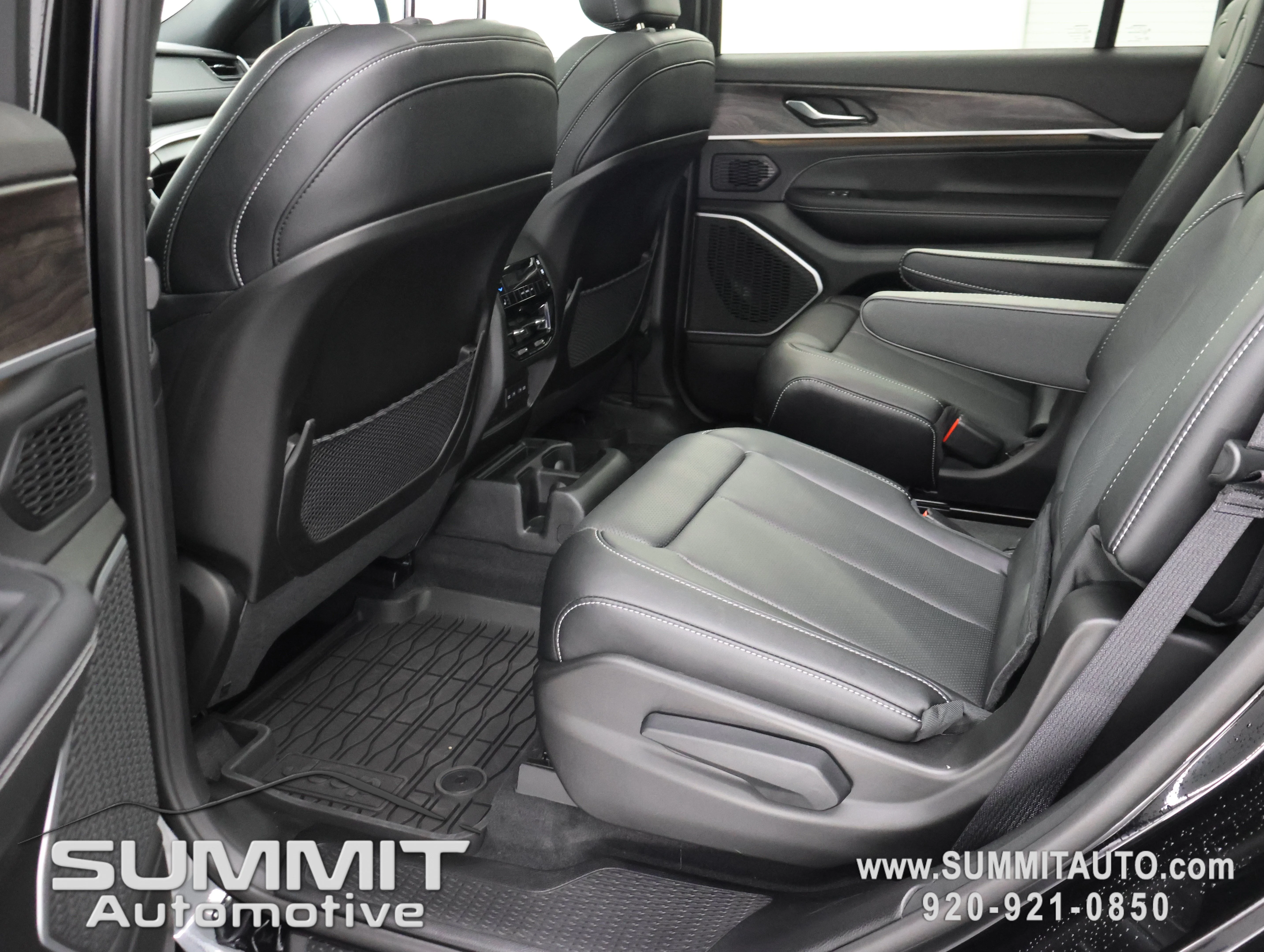 New 2026 Diamond Black Crystal Pearl-Coat Exterior Paint Jeep Limited Reserve image 41