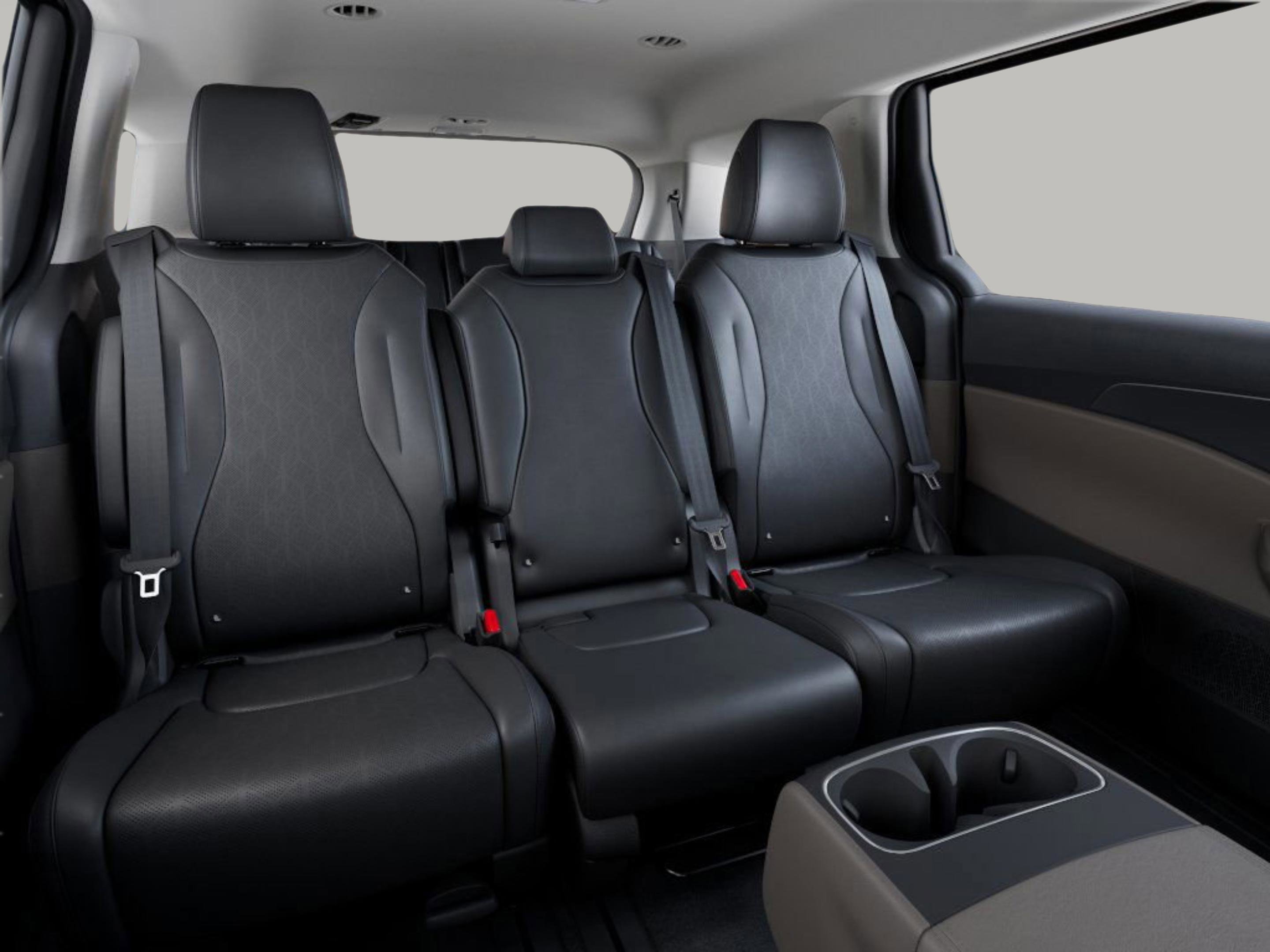New 2025 Snow White Pearl Kia LXS image 16