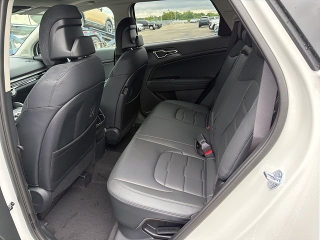 New 2026 Snow White Pearl Kia SX Prestige image 7