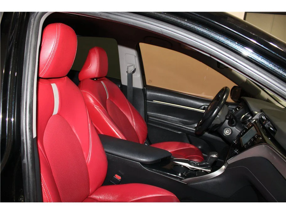 Used 2018 Black Toyota SE Sedan 4D image 23