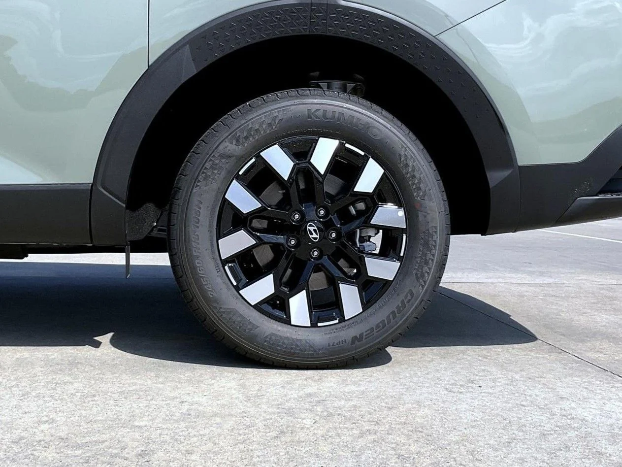 New 2027 Green Hyundai SE image 23
