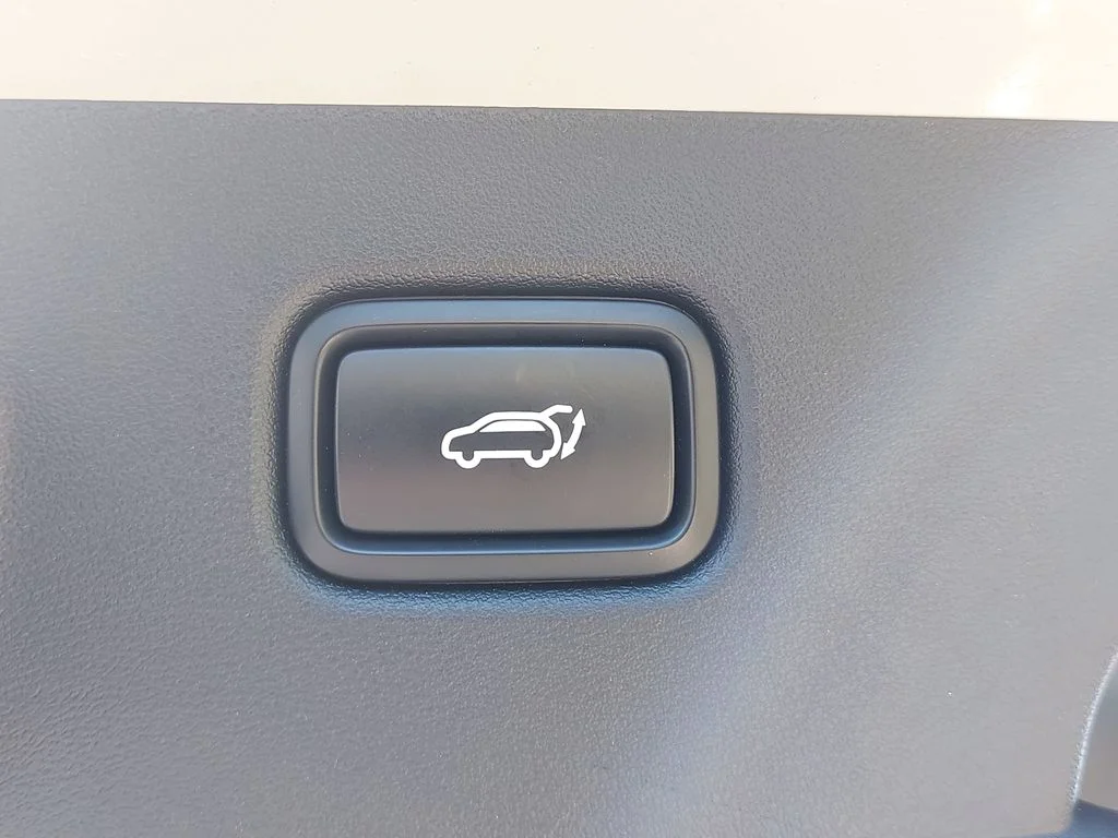 Used 2023 White Kia Wind image 13