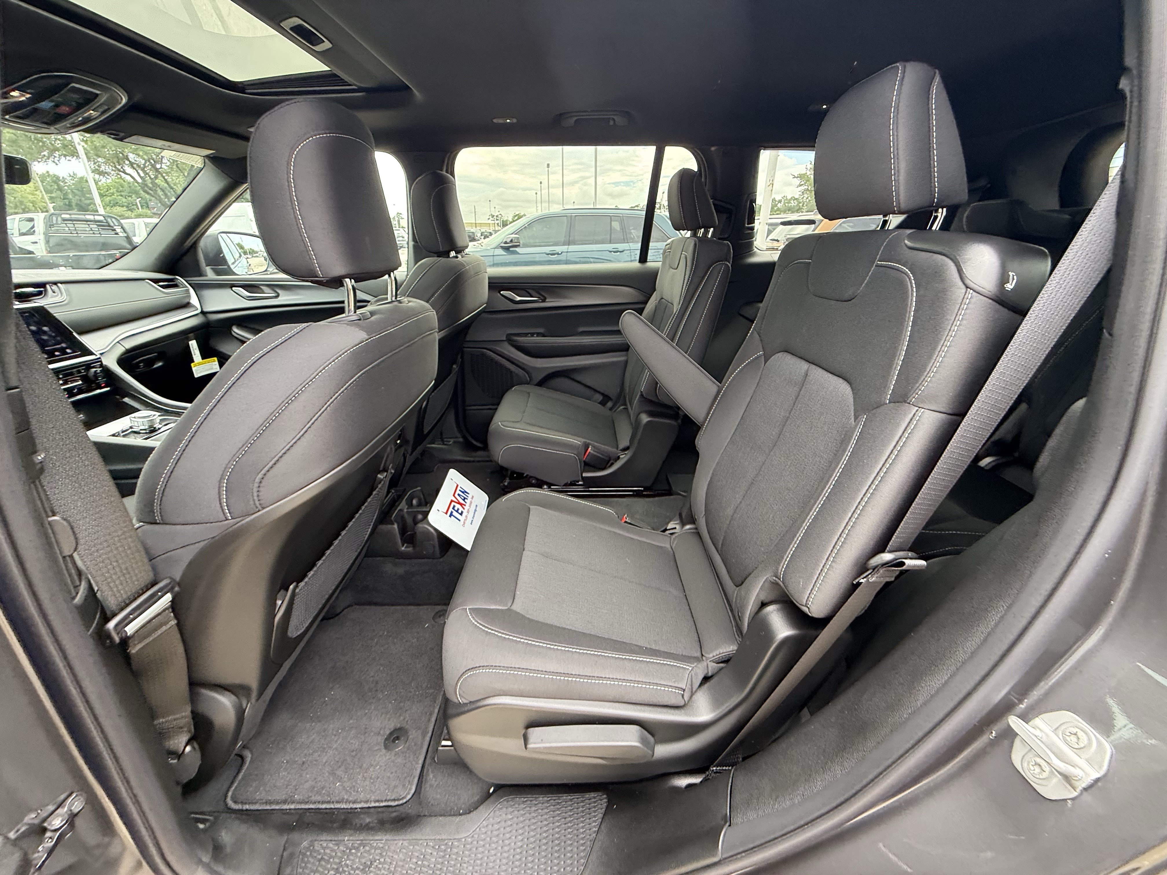 New 2026 Baltic Gray Metallic Clear-Coat Exterior Paint Jeep Laredo X image 16