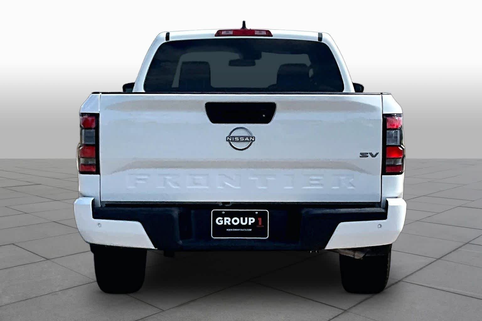 Used 2024 Glacier White Nissan SV image 5