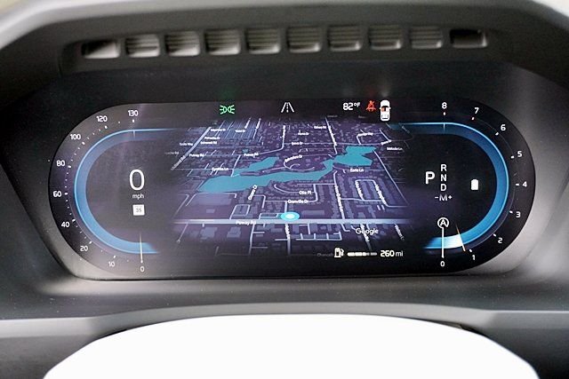 Used 2025 Black Volvo B6 Plus 6-Seater image 32