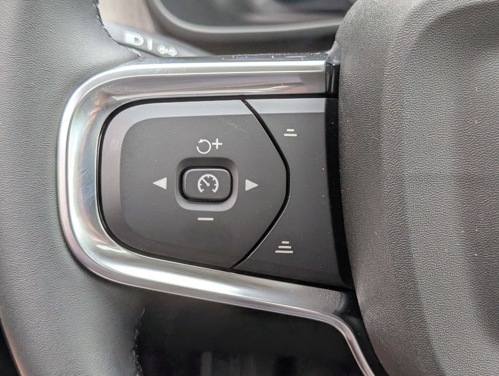 2026 Volvo XC40 Plus - Photo 16