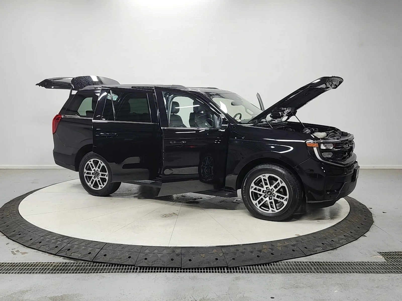 Used 2025 Black Ford Active image 10