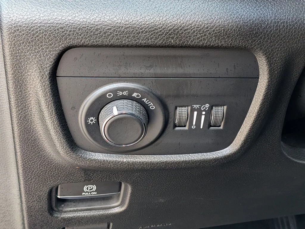 Used 2023 Red Jeep Altitude X image 15