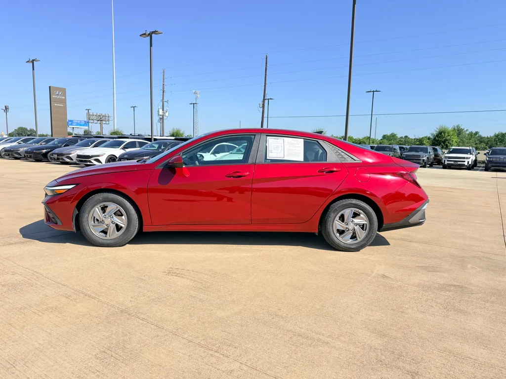 Used 2024 Ultimate Red Hyundai SE image 8