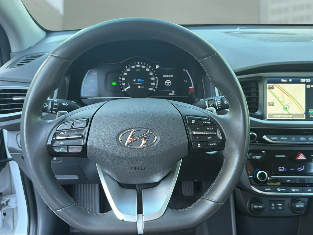Used 2019 Ceramic White Hyundai Limited image 21