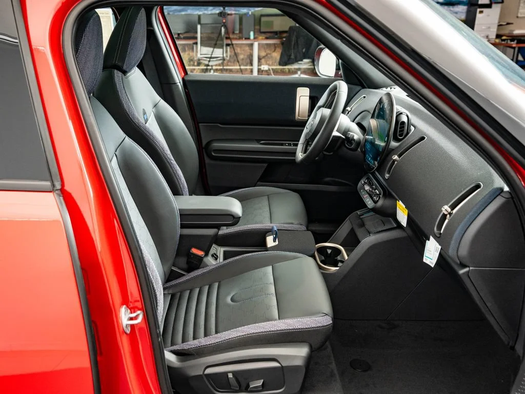 New 2027 Chili Red MINI Signature Plus image 23