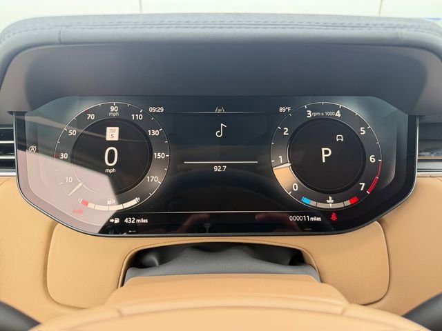 New 2026 Eiger Grey Land Rover SE image 14