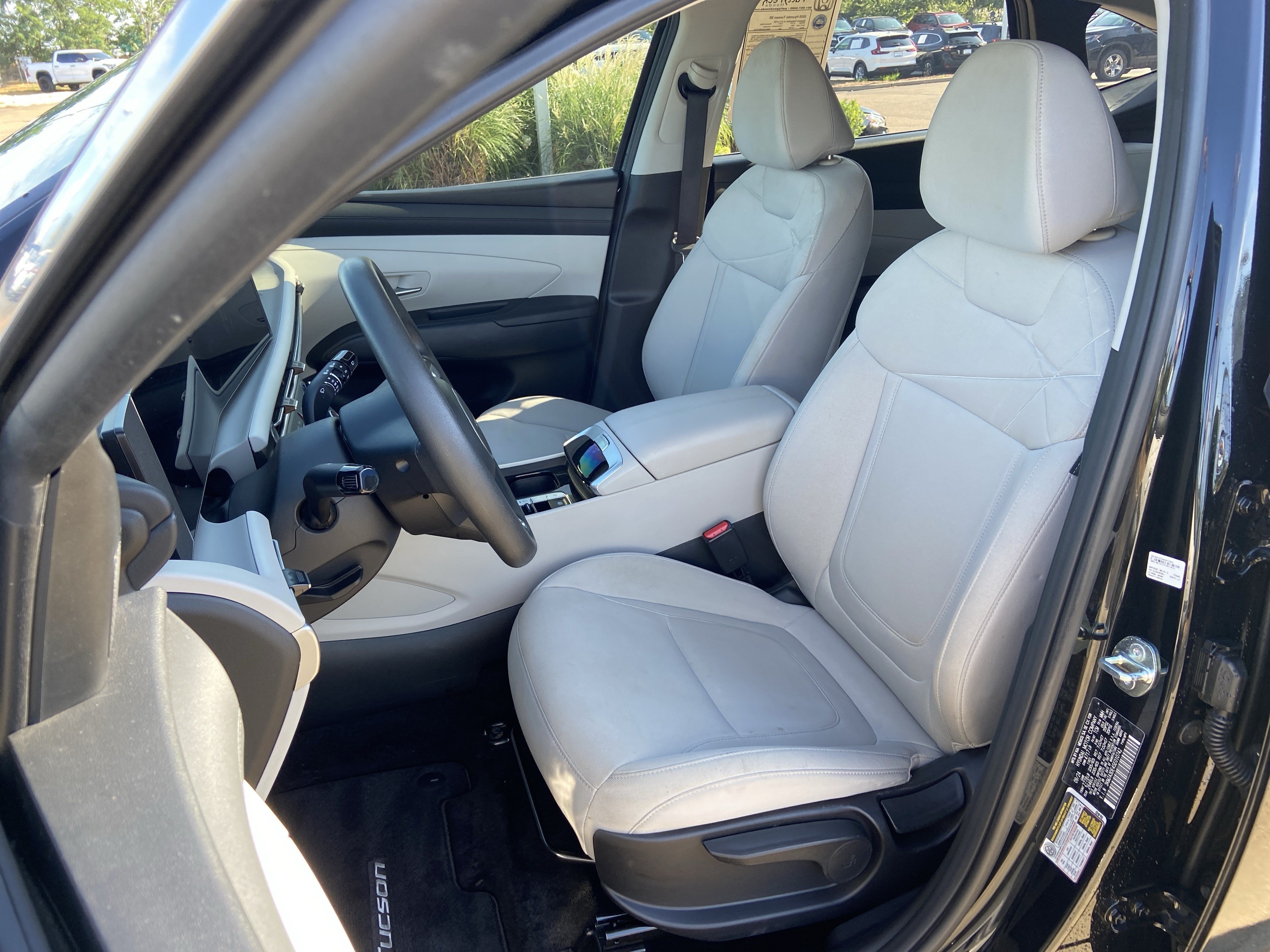Used 2025 Phantom Black Hyundai SE image 18