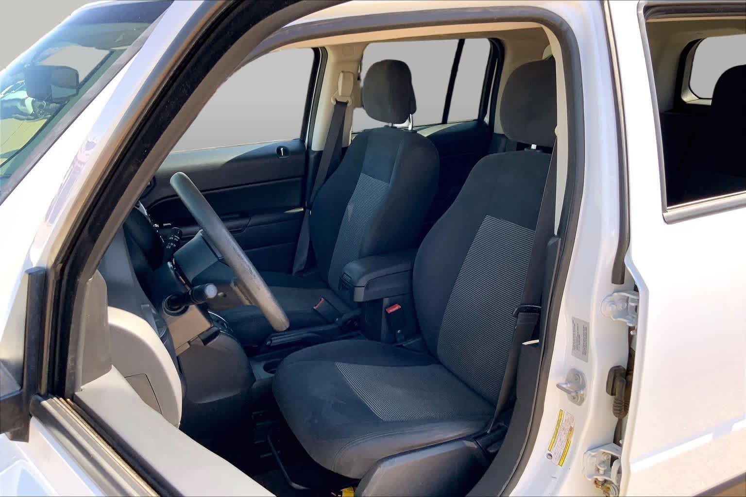 Used 2016 Bright White Clearcoat Jeep Sport image 8