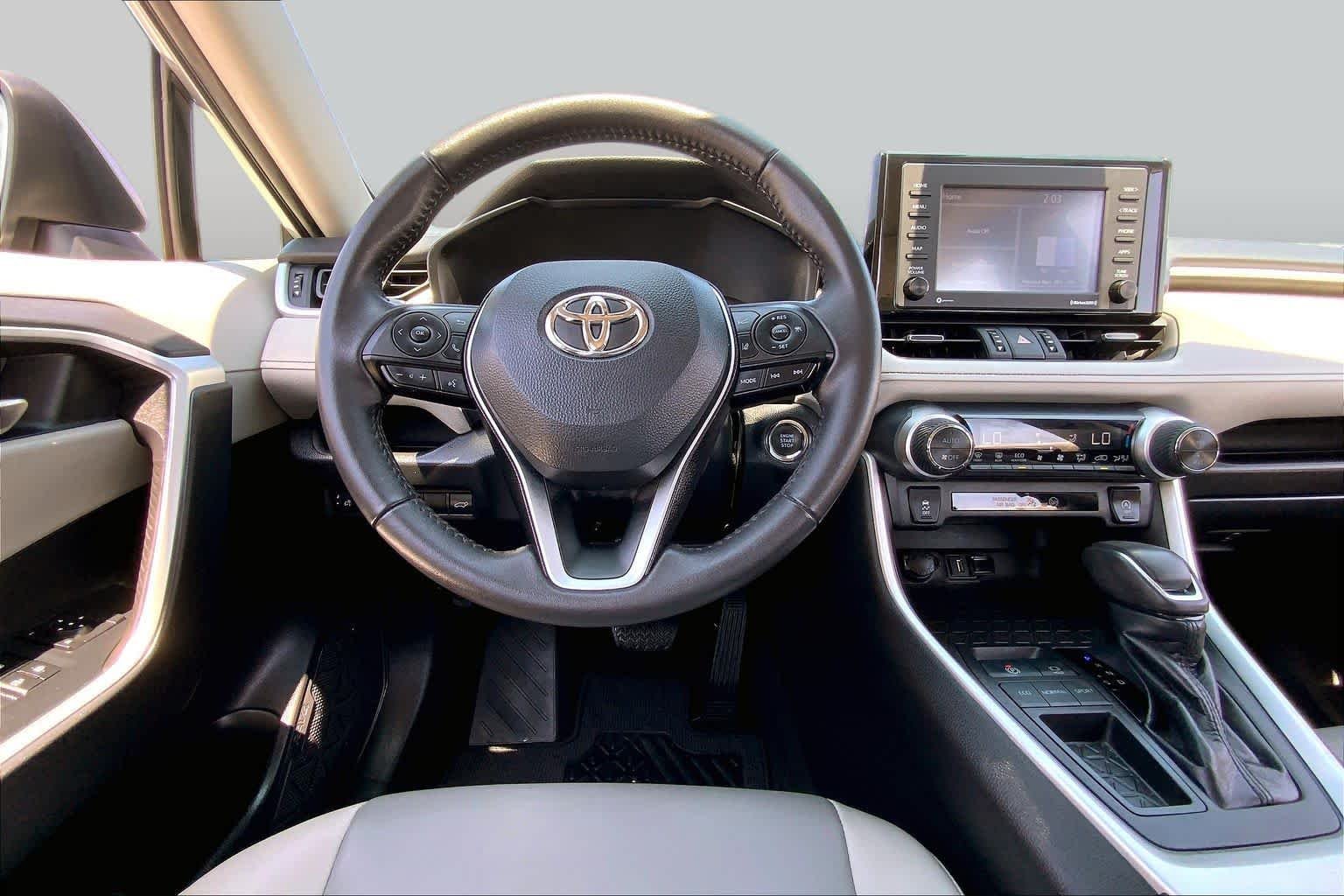 Used 2022 Silver Sky Metallic Toyota XLE Premium image 6