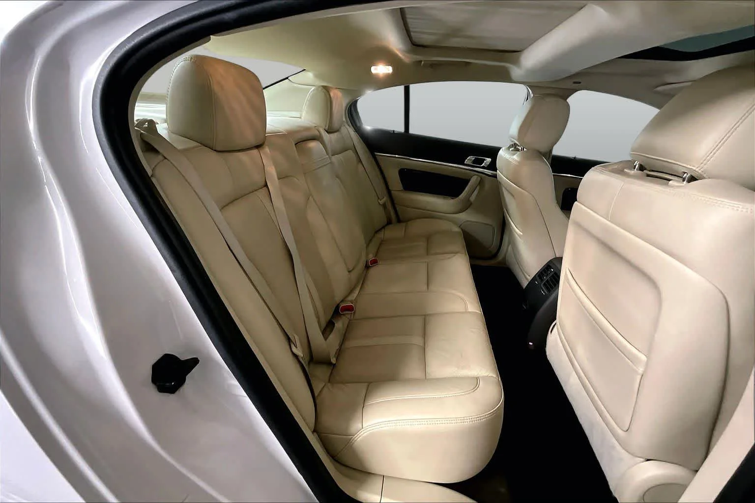 Used 2014 White Platinum Metallic Tri-Coat Lincoln  image 20