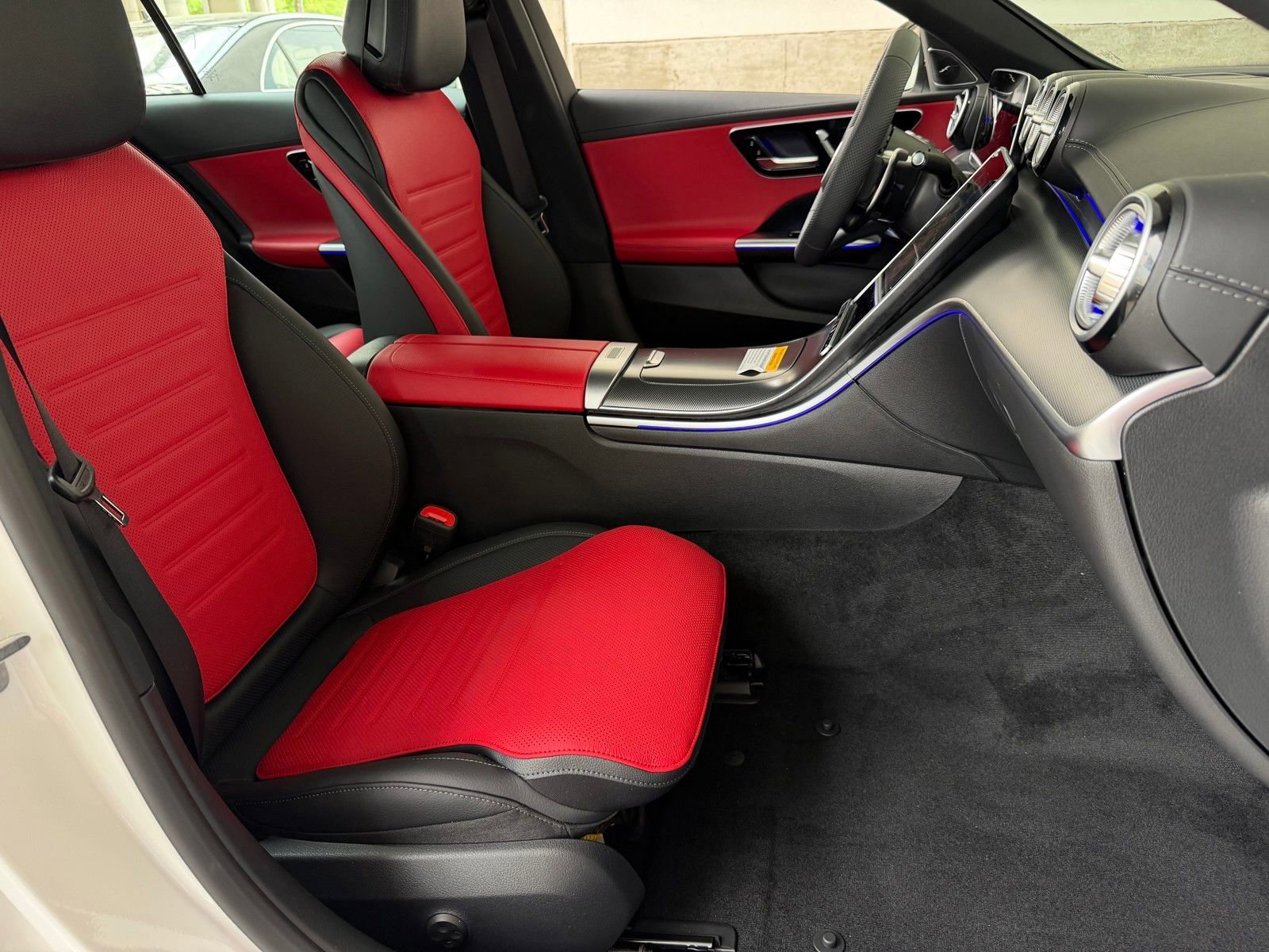 New 2026 MANUFAKTUR Moonlight White Metallic Mercedes-Benz AMG® C 43 4MATIC® Sedan image 38