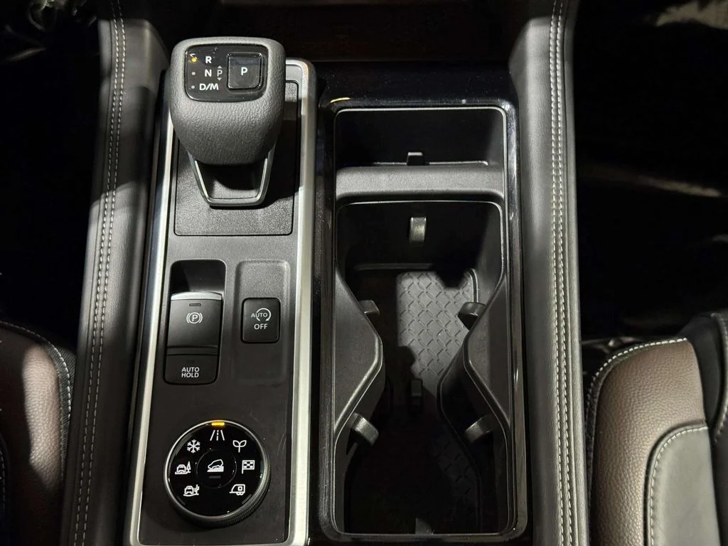 Certified Used 2024 Pearl White Tricoat Nissan Platinum image 18