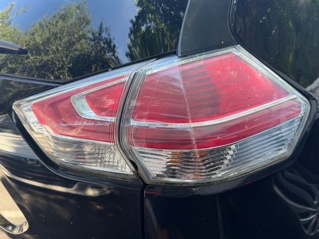 Used 2014 Black Nissan S image 18