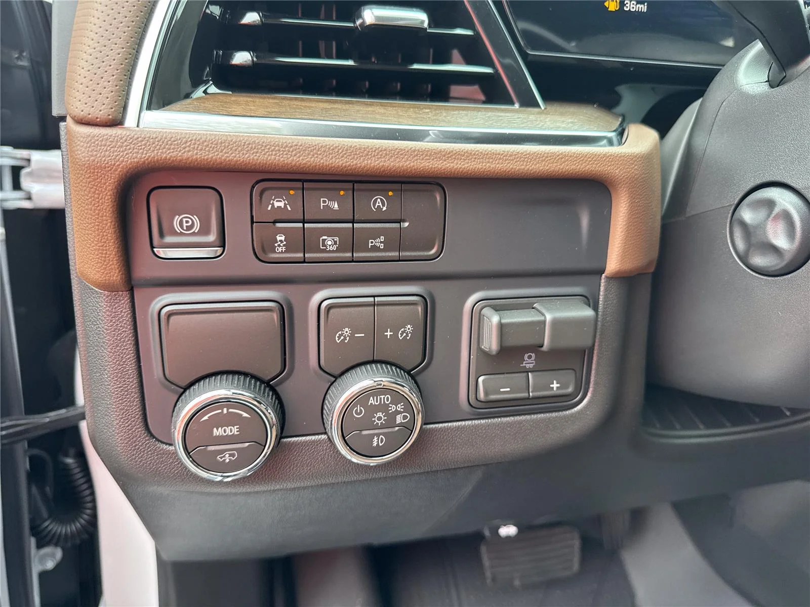 New 2026 Polar White Tricoat Chevrolet High Country image 25