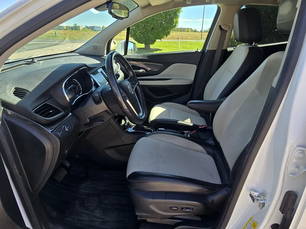 Used 2022 Summit White Buick Preferred image 12