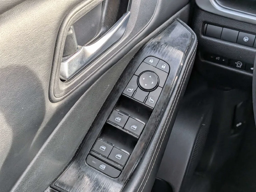 Certified Used 2025 Gun Metallic Nissan SV image 22