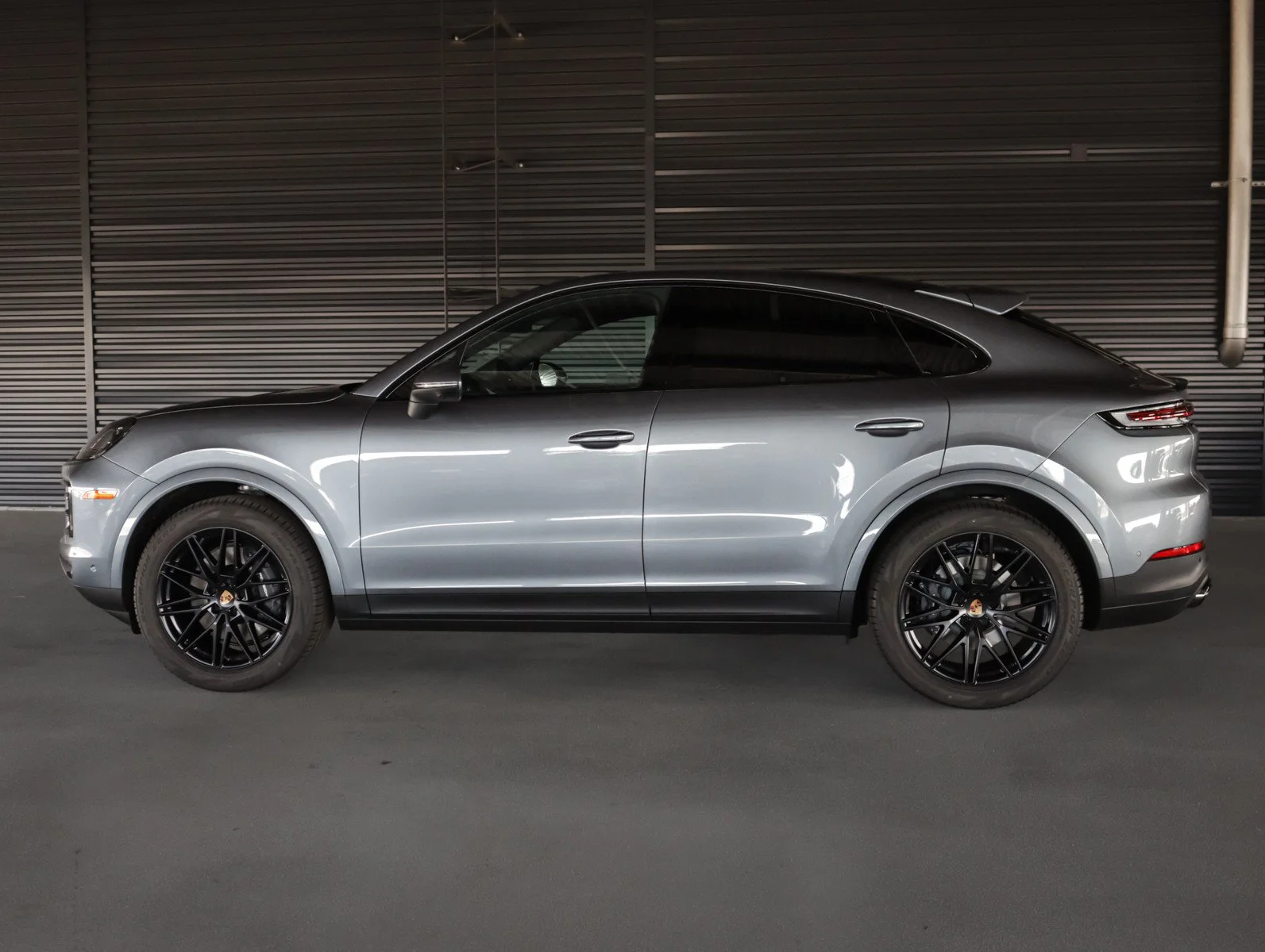 New 2026 Vanadium Grey Metallic Porsche Coupe image 2