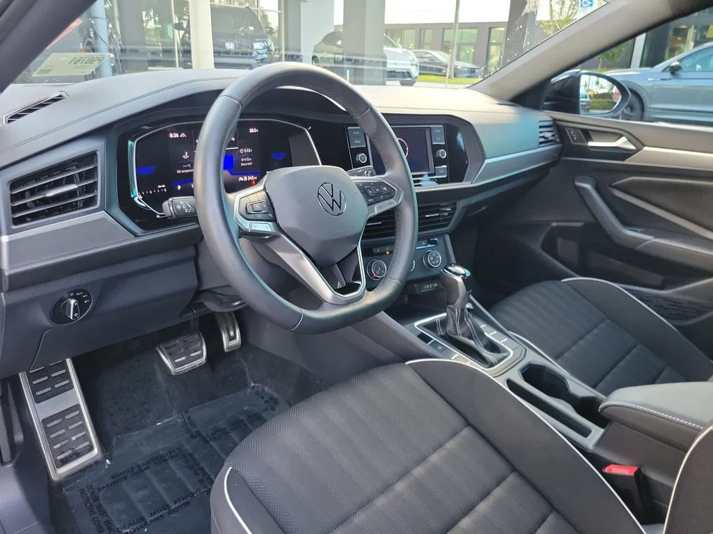 Used 2024 Gray Volkswagen 1.5T Sport image 11
