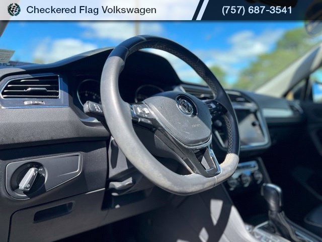 Used 2021 Deep Black Pearl Volkswagen 2.0T SE With 3rd Row image 20