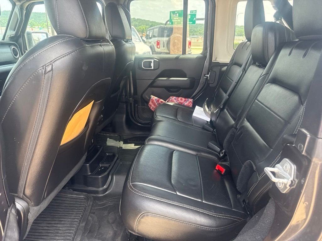 Used 2019 Granite Crystal Clearcoat Metallic Jeep Unlimited Sahara image 9