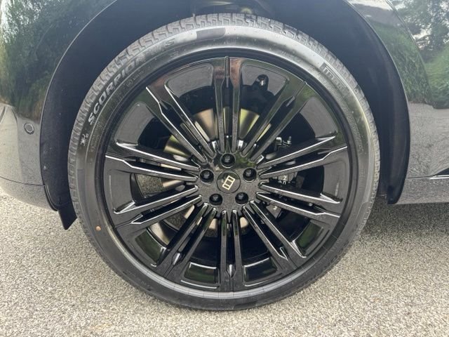 New 2027 Santorini Black Land Rover SE image 2