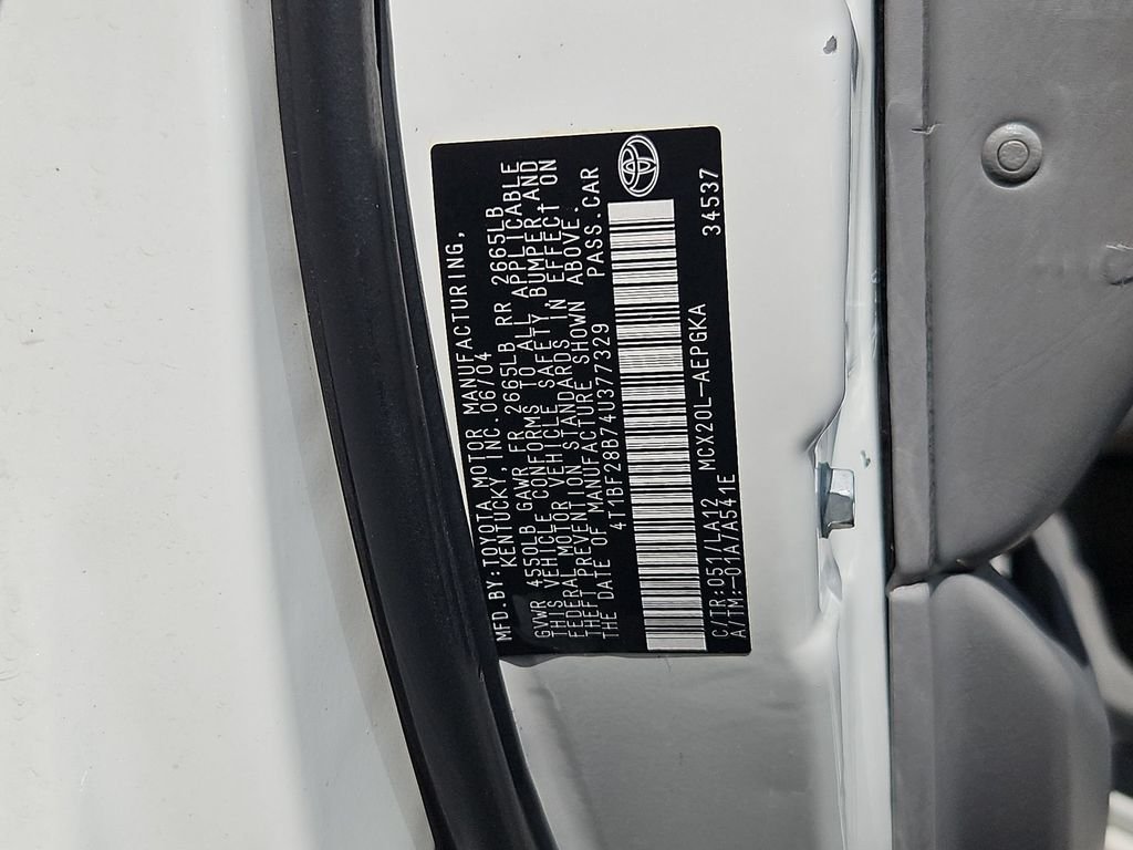 2004 Toyota Avalon XLS | CarEdge | CarEdge