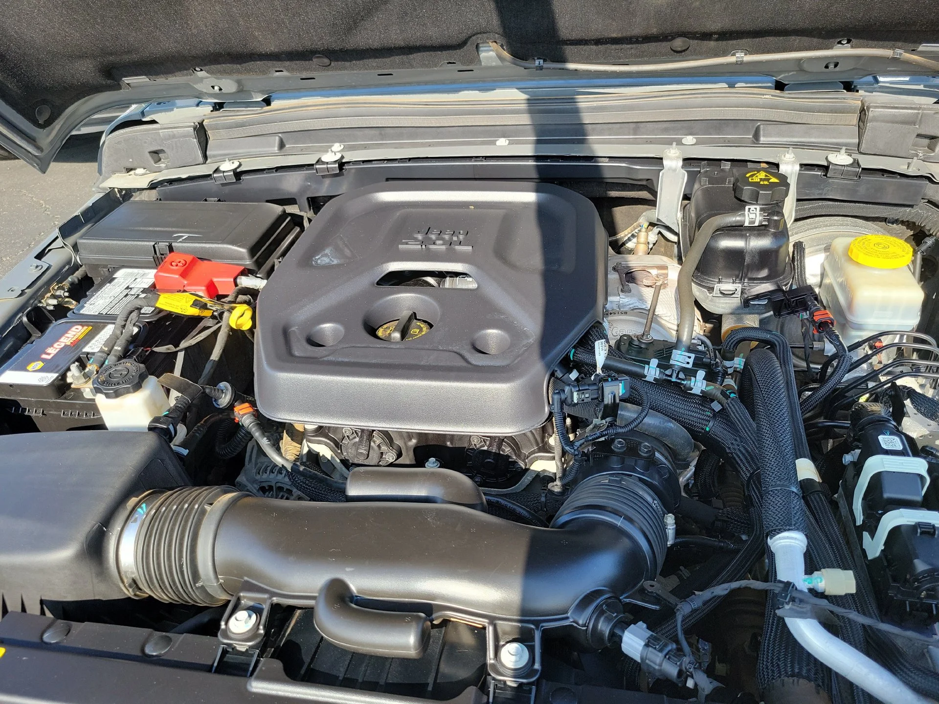 Used 2023 Gray Jeep Sahara image 23