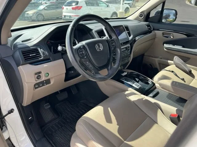 Used 2018 Diamond White Pearl Honda Touring image 17