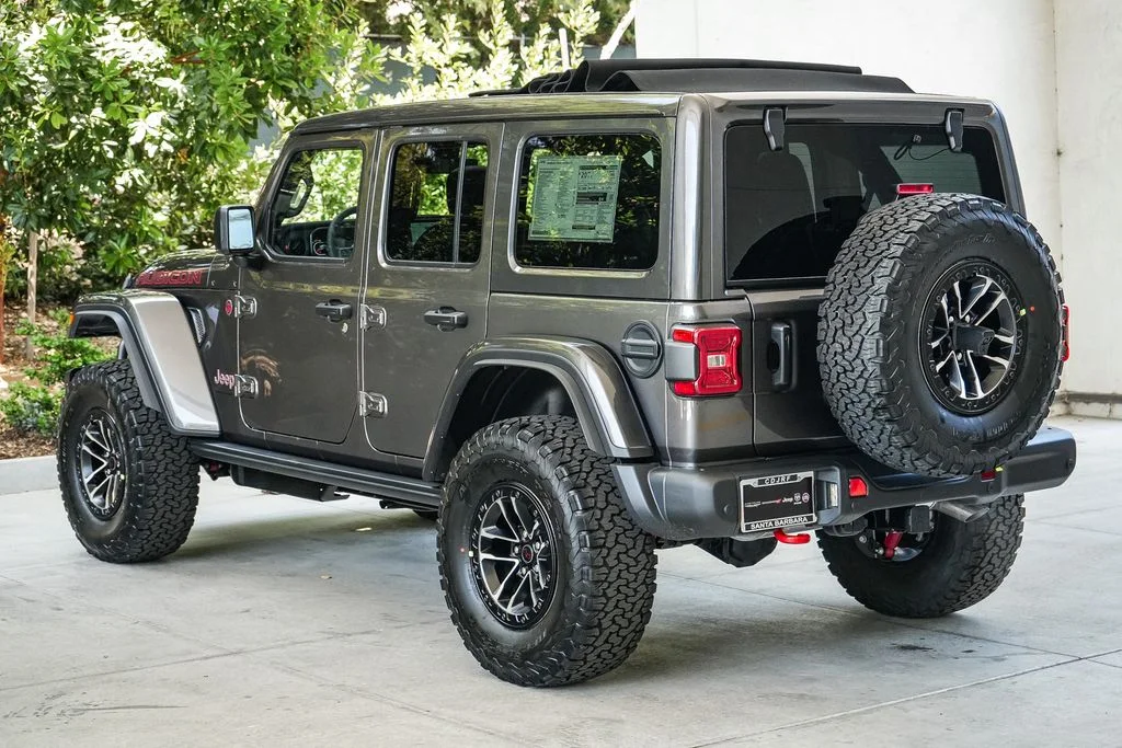 New 2026 Granite Crystal Metallic Clear-Coat Exterior Paint Jeep Rubicon X image 4