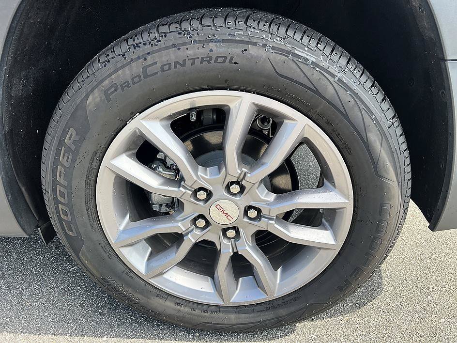 Used 2022 Marine Metallic GMC SLT image 11