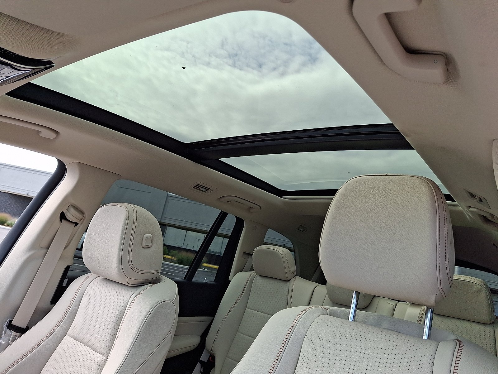 New 2027 Polar White Mercedes-Benz GLS 450 image 12