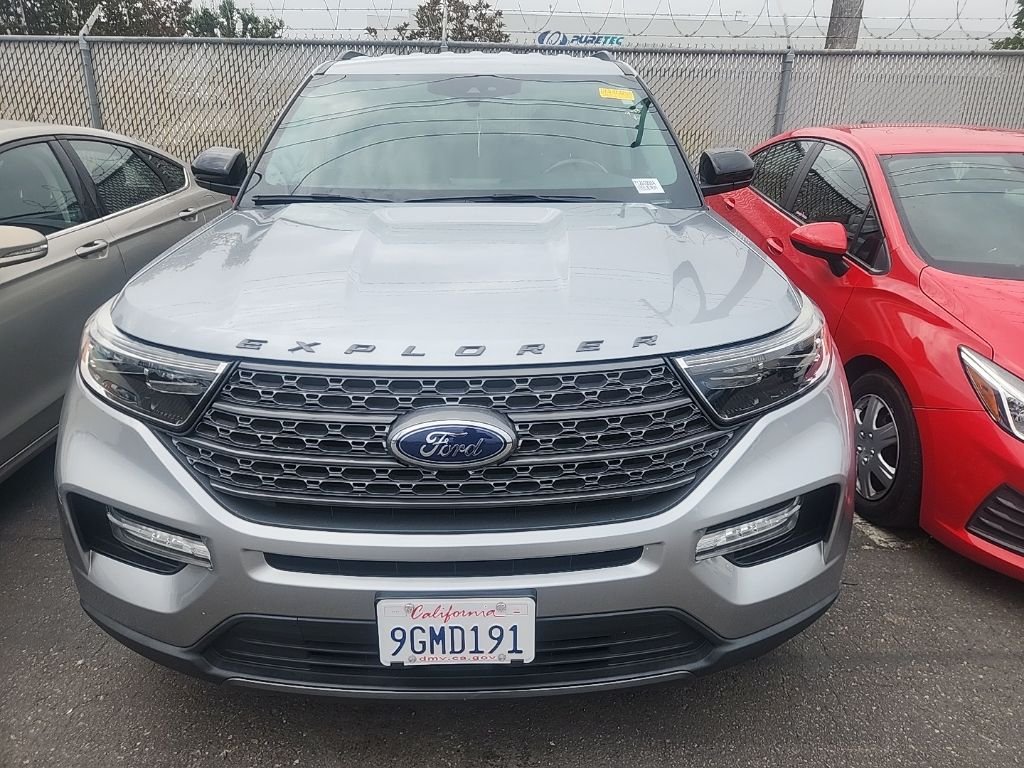 Used 2023 Silver Ford XLT image 2
